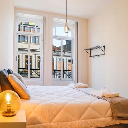 Metro Apartment *